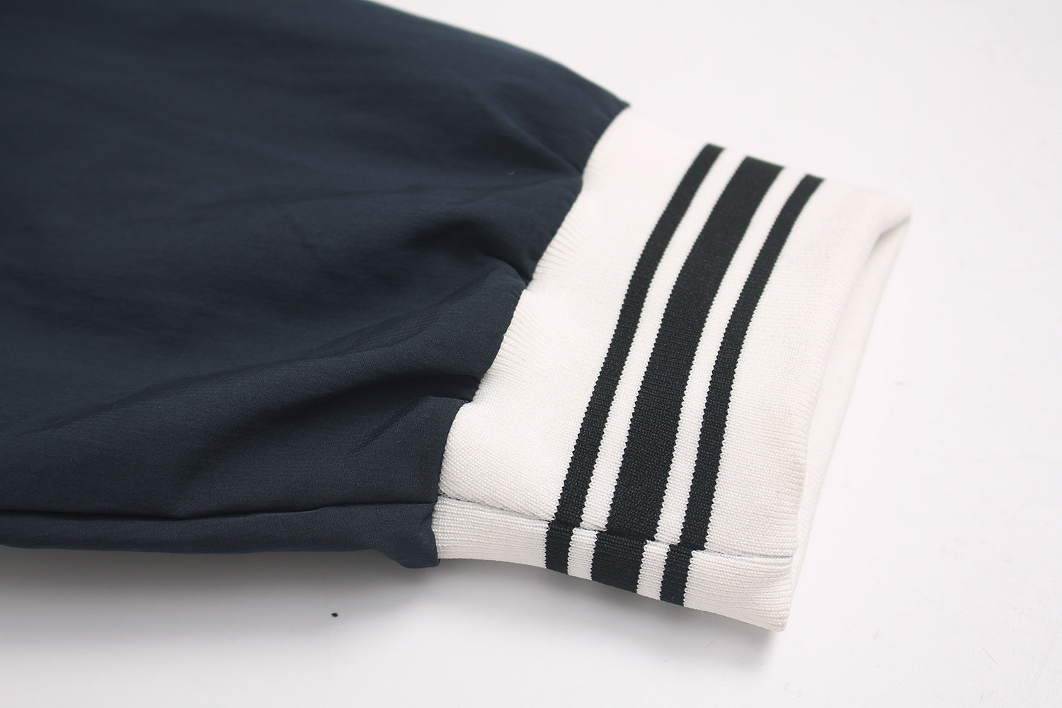 V-Neck Sweatshirt (Grey/Navy) - Unrestricted Shoulder Fit