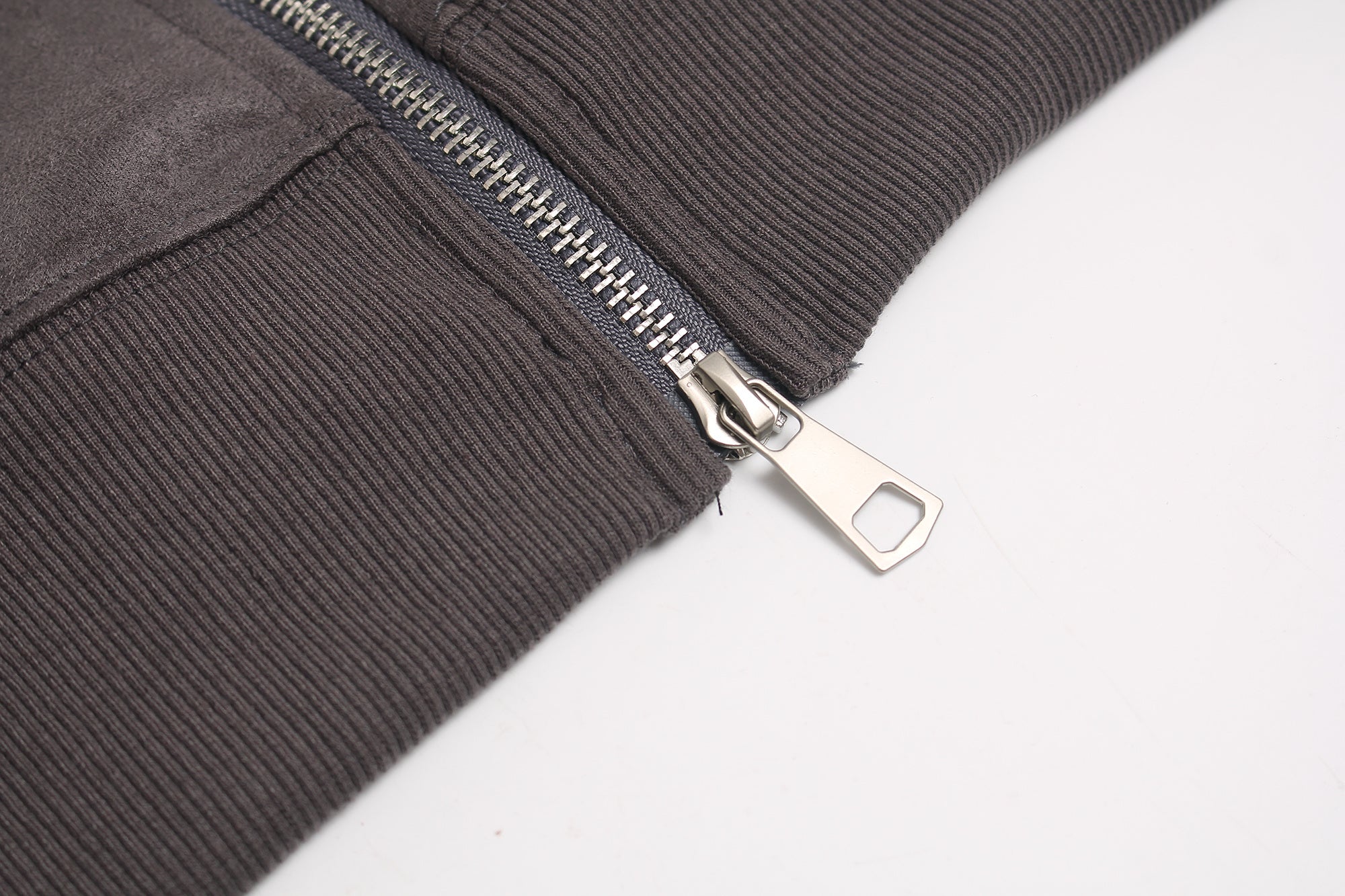 double-headed-zipper-bottom-detail