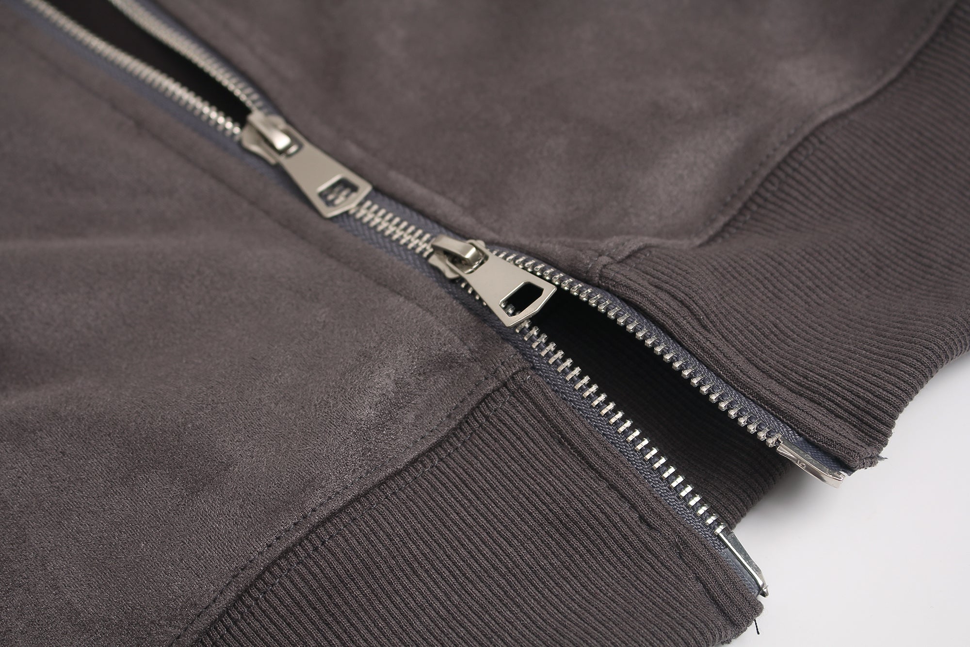 two-way-metal-zipper-hardware-closeup
